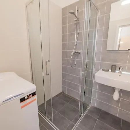 New, Sunny, Terrace, Grill, Parking! アパート