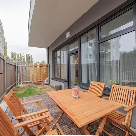 New, Sunny, Terrace, Grill, Parking! アパート *