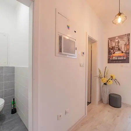 New, Sunny, Terrace, Grill, Parking! ברטיסלאבה