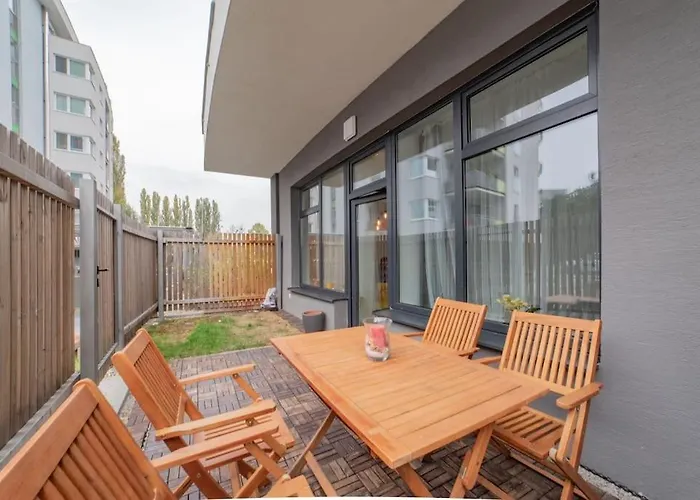 New, Sunny, Terrace, Grill, Parking! Lägenhet *