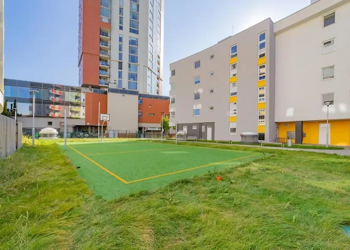 New, Sunny, Terrace, Grill, Parking! Lägenhet *